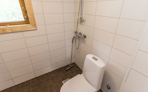 Kuusikko: Asiento Del Baño, Piso, Suelo, Arreglo De Tubería, Baño, Madera, Baño, Plomería, Loseta, Habitación