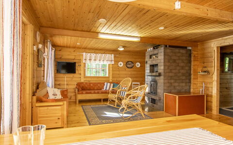 Utras: Mueble, Diseño De Interiores, Piso, Suelo, Mesa, Techo, Cocina Y Comedor Mesa, Encendiendo, Silla, Casa