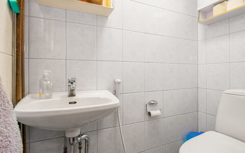 Utras: Mueble, Diseño De Interiores, Piso, Suelo, Mesa, Techo, Cocina Y Comedor Mesa, Encendiendo, Silla, Casa