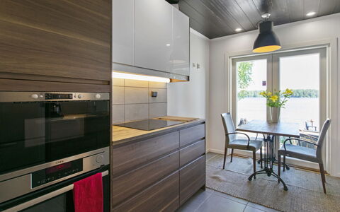 Liisan Ranta: Mueble Para Exteriores, Arbusto, Casa, Mesa Al Aire Libre, Mueble, Casa, Jardín, Césped, Patio Interior, Inmuebles