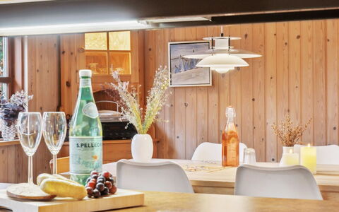 Niyazi - 770M from the Sea: Diseño De Interiores, Lámpara, Madera, Mueble, Techo, Piso, Encendiendo, Mostrador, Suelo, Cocina