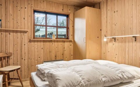 Niyazi - 770M from the Sea: Madera, Habitación, Cama, Diseño De Interiores, Piso, Suelo, Mueble, Techo, Habitación, Sábana