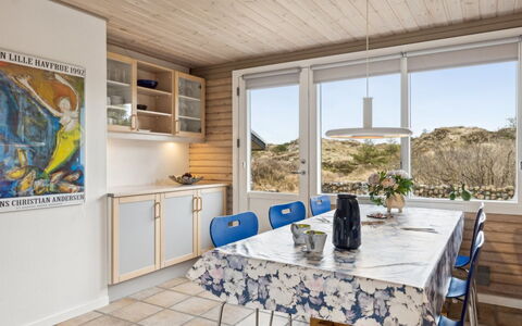 Selenia - 1Km from the Sea: Mueble, Diseño De Interiores, Piso, Madera, Suelo, Cocina, Techo, Mostrador, Encendiendo, Habitación