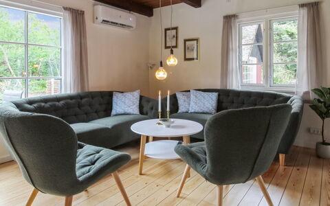 Hila: Mueble, Piso, Madera, Suelo, Diseño De Interiores, Suelos De Madera, Mesa, Sala, Sofá, Manchas De Madera