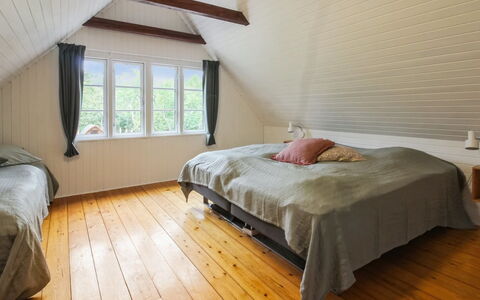 Hila: Piso, Habitación, Suelo, Madera, Suelos De Madera, Cama, Diseño De Interiores, Techo, Sábana, Mueble