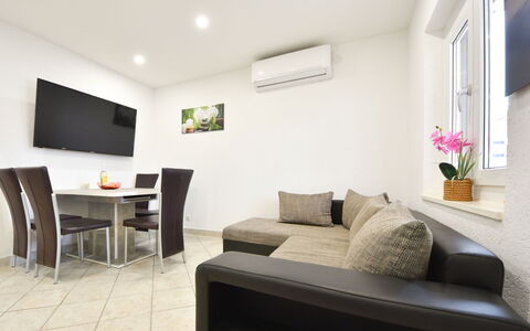 Vili: Mueble, Edificio, Comodidad, Planta, Marco, Mesa, Madera, Diseño De Interiores, Planta De Casa, Sala