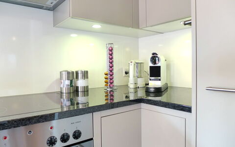 Bürchen 18: Agua, Cielo, Propiedad, Edificio, Planta, Azul, Azur, Piscina, Naturaleza, Árbol