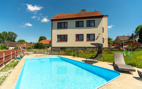 Filip: Piscina, Recurso, Ocio, Mueble Para Exteriores, Eco Hotel, Casa De Campo, Inmuebles, Villa, Patio Interior, Yarda