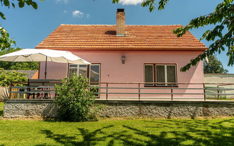 Smrž: Casa, Casa, Techo, Cabaña, Casa De Campo, Yarda, Jardín, Inmuebles, Césped, Patio Interior