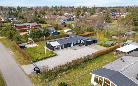 Ludvika - 300M to the Fjord: Madera, Techo, Arquitectura, Casa, Casa, Cabaña, Vía Muerta, Madera Dura, Pendiente, Inmuebles