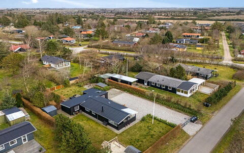 Ludvika - 300M to the Fjord: Madera, Techo, Arquitectura, Casa, Casa, Cabaña, Vía Muerta, Madera Dura, Pendiente, Inmuebles