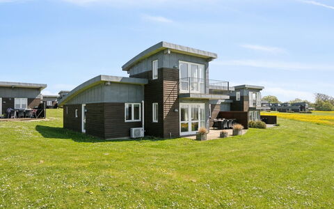 Halvor - 275M from the Sea: Techo, Casa, Casa, Cabaña, Puerta, Vía Muerta, Cubierta, Porche, Tablón, Madera Dura