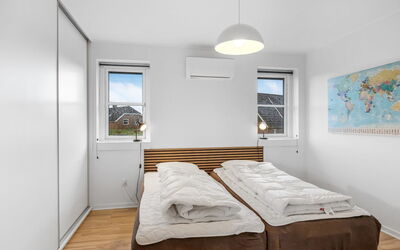 Elsi - 1.3Km from the Sea