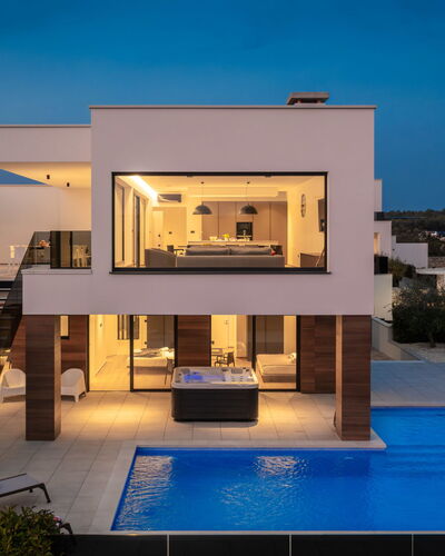 Old Olive Iv: Propiedad, Planta, Agua, Edificio, Ligero, Ventana, Arquitectura, Piscina, Condominio, Sombra