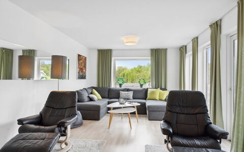 Edo - 575M from the Sea: Mueble, Diseño De Interiores, Piso, Suelo, Techo, Habitación, Silla, Mesa, Departamento, Cocina Y Comedor Mesa