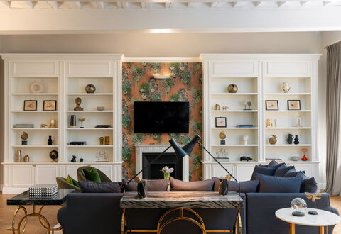 Bargello Penthouse Luxury Apartment in Florence by: Marrón, Mueble, Propiedad, Sofá, Mesa, Planta, Marco, Madera, Planta De Casa, Diseño De Interiores