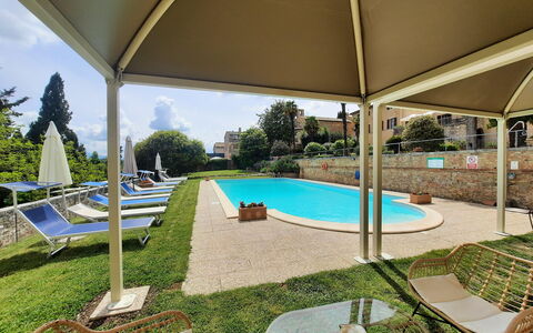 Villa Delle Palme: Agua, Propiedad, Planta, Cielo, Piscina, Sombra, Edificio, Mueble Para Exteriores, Arquitectura, Árbol