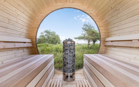 Griselda - 400M from the Sea: Madera, Casa, Porche, Cubierta, Madera Dura, Techo, Manchas De Madera, Suelos De Madera, Eco Hotel