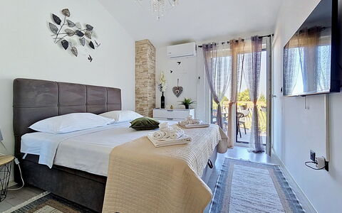 Id&La: Cama, Mueble, Diseño De Interiores, Lecho, Habitación, Suelo, Piso, Sábana, Habitación, Madera