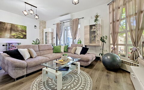 Id&La: Mueble, Diseño De Interiores, Sofá, Piso, Suelo, Sala, Madera, Mesa, Habitación, Techo
