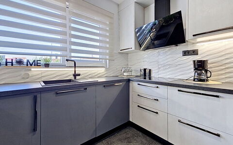 Id&La: Cocina, Diseño De Interiores, Mostrador, Gabinetes, Casa, Aparato De Cocina, Piso, Electrodoméstico, Lavabo, Techo