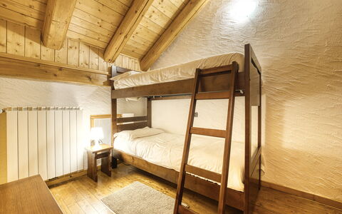 Incanto Walser Apartments Testa: Edificio, Madera, Comodidad, Casa, Marco De La Cama, Cama, Madera Dura, Techo, Habitación, Piso