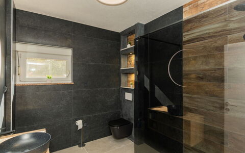 Villa Dalmatina: Pared, Piso, Diseño De Interiores, Arreglo De Tubería, Suelo, Baño, Encendiendo, Lavabo Del Baño, Techo, Grifo