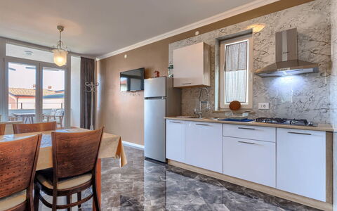 Umag 134: Gabinetes, Mueble, Mostrador, Lavabo, Silla, Madera, Edificio, Encendiendo, Cocina, Ventana