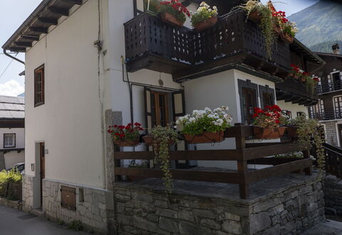 Appartamento Piazza Centrale: Planta, Edificio, Propiedad, Ventana, Maceta, Puerta, Casa, Planta De Casa, Madera, Superficie De La Carretera