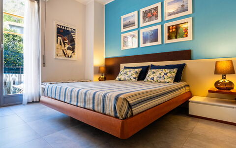 Borghouse: Mueble, Cama, Diseño De Interiores, Habitación, Piso, Lecho, Suelo, Sábana, Madera, Habitación