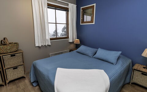 Kesä-Iikka 4: Mueble, Cama, Diseño De Interiores, Habitación, Suelo, Piso, Lecho, Sábana, Linos, Madera