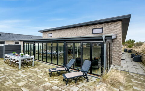 Clarabelle - 1.2Km from the Sea: Cabaña, Techo, Casa, Pendiente, \Choza, Vía Muerta