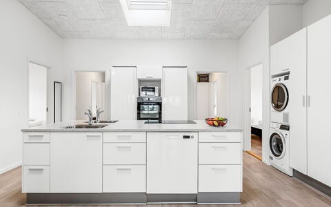 Clarabelle - 1.2Km from the Sea: Cocina, Electrodoméstico, Aparato De Cocina, Piso, Diseño De Interiores, Mostrador, Suelo, Techo, Mueble, Gabinetes