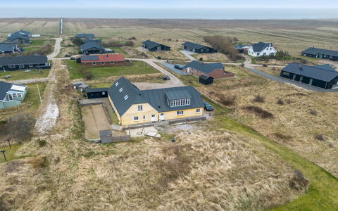 Nafne - 1.2Km from the Sea: Techo, Casa, Casa, Cabaña, Puerta, Vía Muerta, Cubierta, Porche, Tablón, Madera Dura