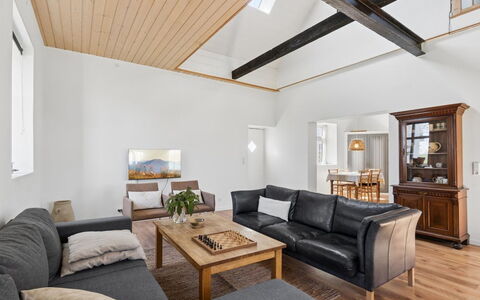 Antonina - 1.5Km from the Sea: Mueble, Diseño De Interiores, Piso, Sofá, Techo, Madera, Suelo, Habitación, Suelos De Madera, Sala