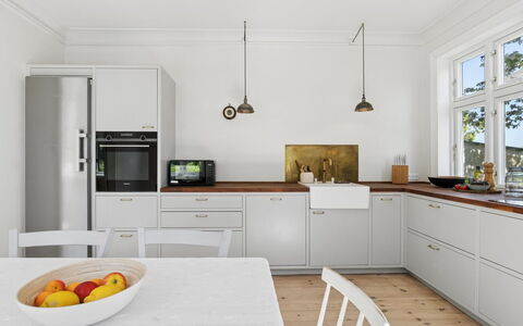 Antonina - 1.5Km from the Sea: Cocina, Piso, Gabinetes, Mostrador, Aparato De Cocina, Diseño De Interiores, Madera, Mueble, Suelo, Techo