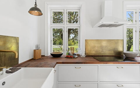 Antonina - 1.5Km from the Sea: Cocina, Piso, Diseño De Interiores, Mostrador, Gabinetes, Aparato De Cocina, Arreglo De Tubería, Grifo, Lámpara