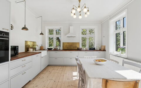Antonina - 1.5Km from the Sea: Piso, Cocina, Diseño De Interiores, Madera, Suelo, Techo, Gabinetes, Mostrador, Lámpara, Suelos De Madera