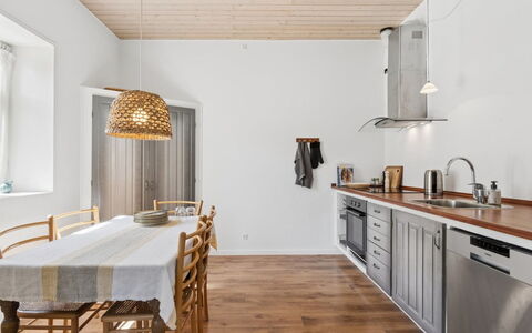 Antonina - 1.5Km from the Sea: Piso, Cocina, Madera, Diseño De Interiores, Mueble, Mostrador, Techo, Suelo, Lámpara, Gabinetes