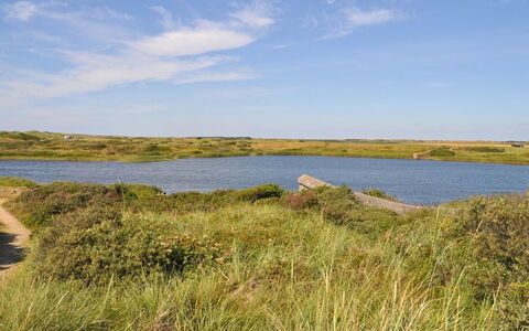 Werna - 800M from the Sea: Techo, Casa, Casa, Cabaña, Puerta, Vía Muerta, Cubierta, Porche, Tablón, Madera Dura