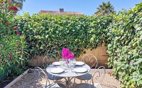 Bonnegrace: Hoja, Arbusto, Jardín, Primavera, Sombra, Paisajismo, Patio Interior, Mueble Para Exteriores, Cobertura