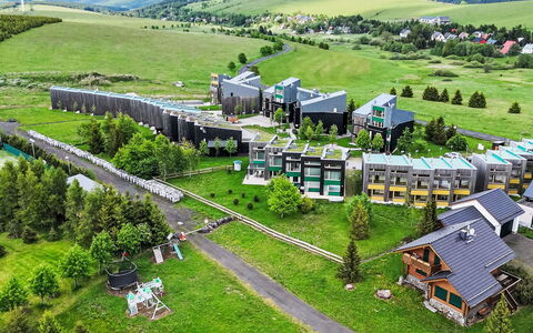 Klinovec Meadows Residence: Casa, El Terreno Del Lote, Jardín, Prado, Inmuebles, Césped, Yarda, Paisajismo, Suburbio, Eco Hotel