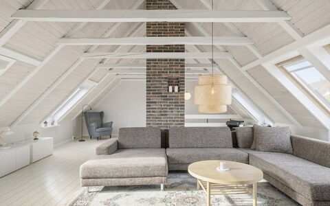 Edin - 100M from the Sea: Piso, Diseño De Interiores, Madera, Suelo, Techo, Mueble, Lámpara, Encendiendo, Arquitectura, Sala