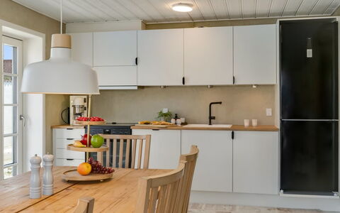 Edin - 100M from the Sea: Mueble, Mostrador, Cocina, Diseño De Interiores, Piso, Aparato De Cocina, Lámpara, Madera, Gabinetes, Techo