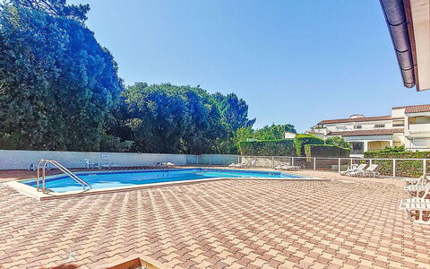 L'Oasis: Piscina, Barrio Residencial, Material Compuesto, Sombra, Recurso, Mueble Para Exteriores, Fuente De Agua, Hotel, Balcón, Cerca