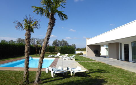 Stima Home, Padova, Pool, Ac: Sombra, Paisajismo, Inmuebles, Césped, Jardín, Piscina, Yarda, Villa