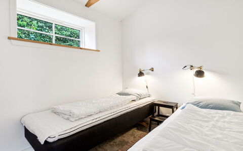 Sjard - 300M from the Sea: Pared, Cama, Habitación, Madera, Sábana, Lecho, Suelo, Piso, Diseño De Interiores, Techo
