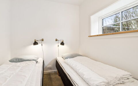Sjard - 300M from the Sea: Pared, Techo, Piso, Suelo, Habitación, Diseño De Interiores, Cama, Habitación, Lecho, Sábana