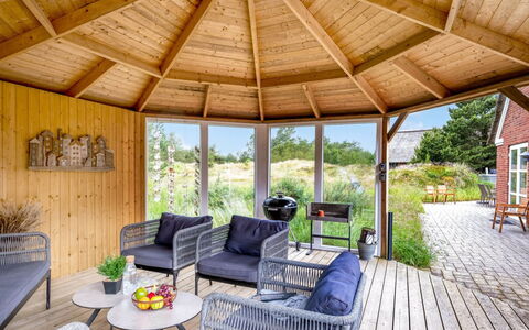 Lieselotte - 2.7Km from the Sea: Madera, Techo, Arquitectura, Casa, Casa, Cabaña, Vía Muerta, Madera Dura, Pendiente, Inmuebles