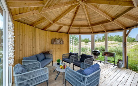 Lieselotte - 2.7Km from the Sea: Madera, Techo, Arquitectura, Casa, Casa, Cabaña, Vía Muerta, Madera Dura, Pendiente, Inmuebles